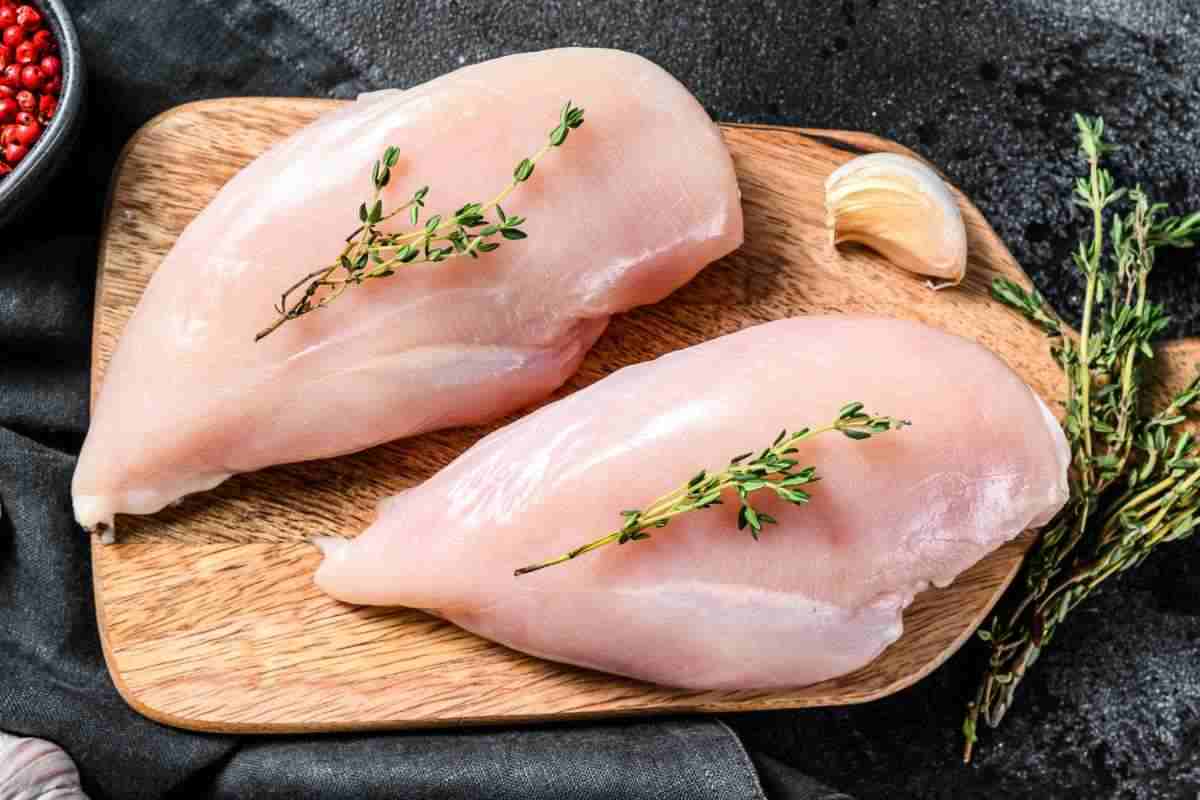 Pollo alla pizzaiola, guarda qui che ricetta gustosa: succoso e saporito, non puoi perdertelo