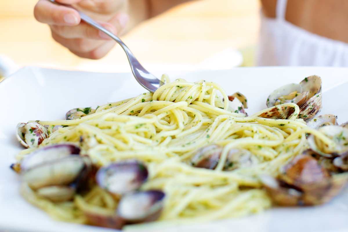 Spaghetti alle vongole cremosi ricetta