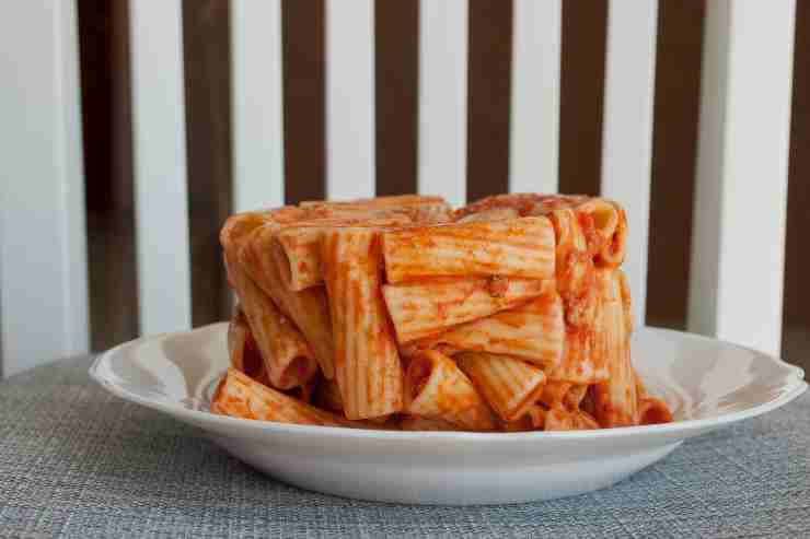 Timballo di maccheroni alla napoletana ricetta