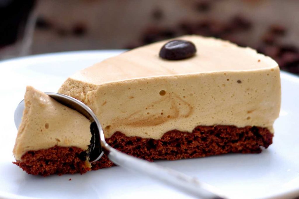 Torta fredda alla crema caffè e panna 