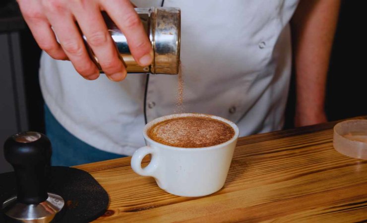 i benefici del caffè con la cannella