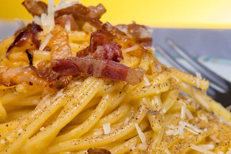 calzone ripieno alla carbonara ricetta