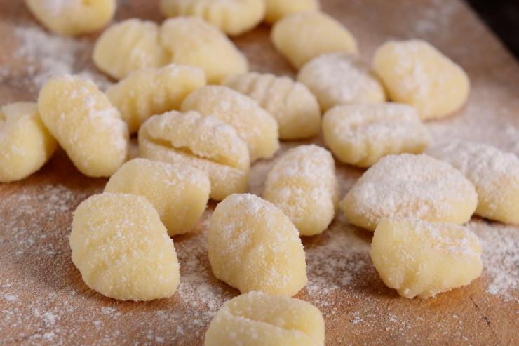 gnocchi di patate sul tagliere