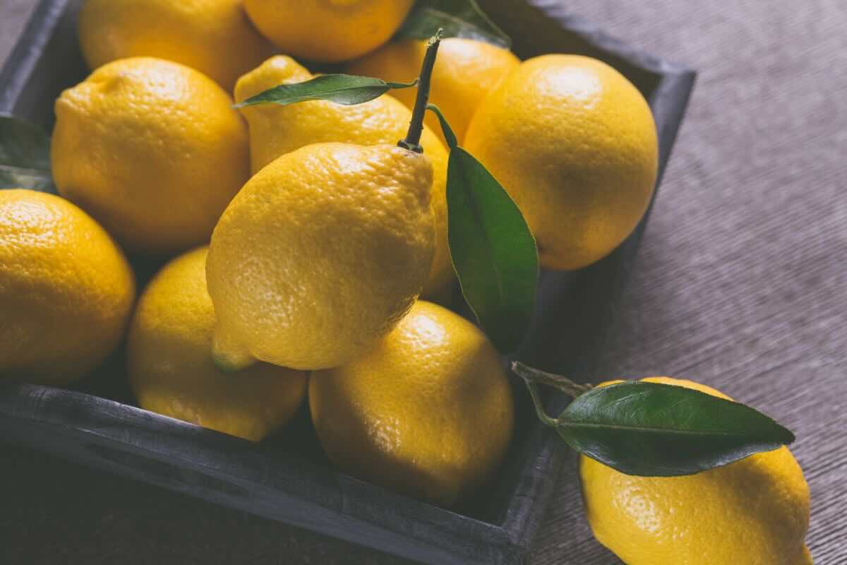 Limone spremuto: come riciclarlo