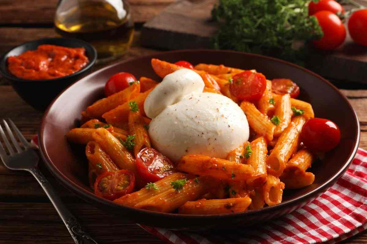 pasta con pomodori e burrata