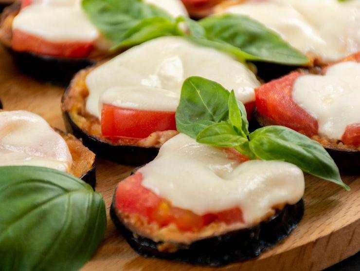 ricetta pizzette di melanzane e tonno