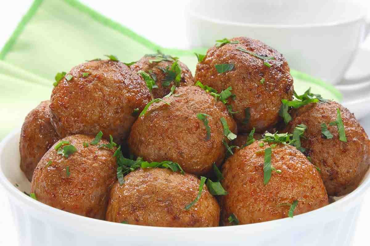 polpette di tonno in una ciotola