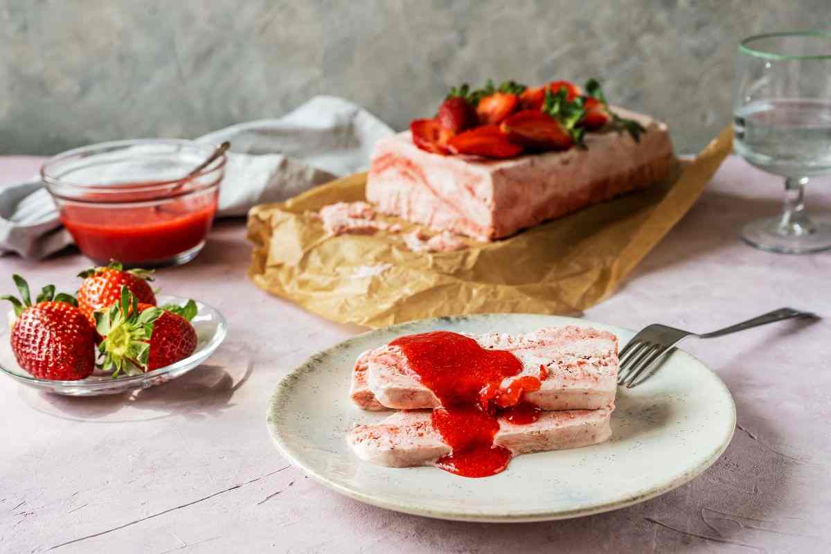 ricetta semifreddo veloce alle fragole