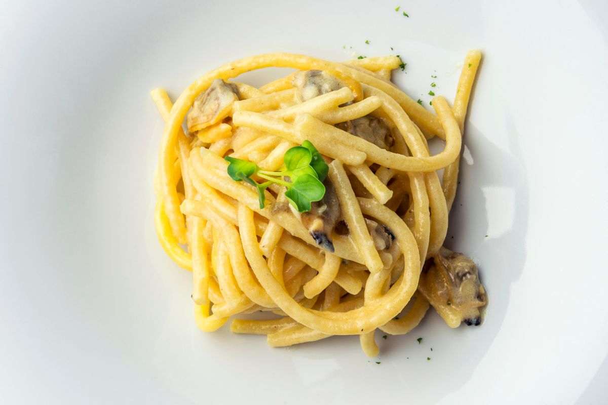 ricetta spaghetti cacio pepe vongole