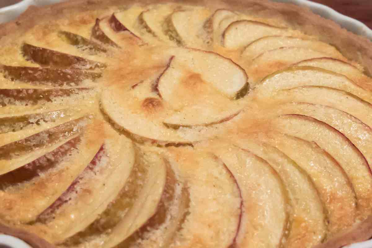 Crostata di mele e confettura di albicocche