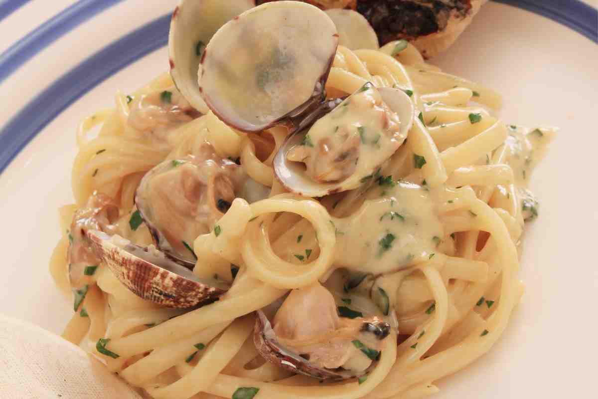 Pasta cacio e pepe con le vongole