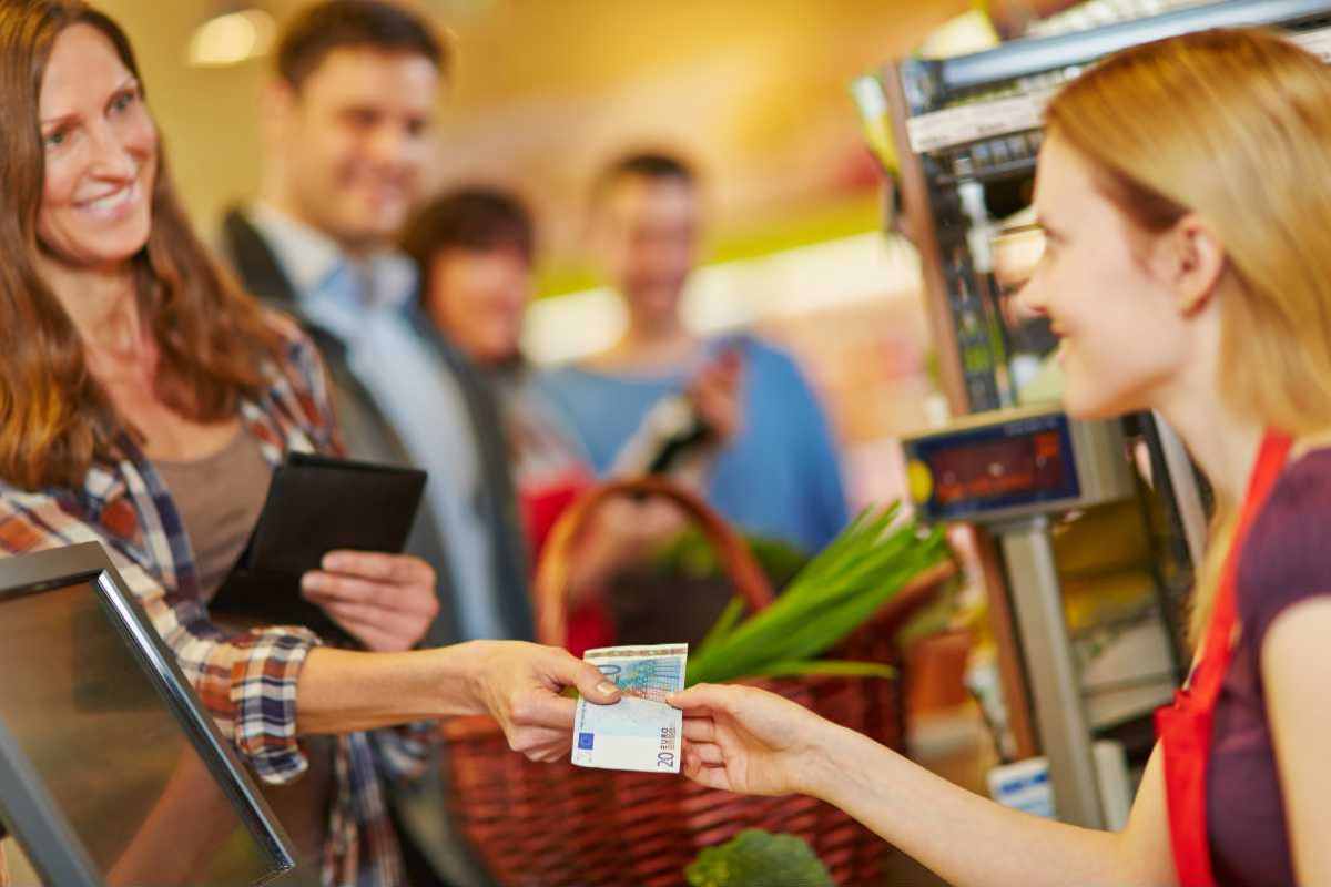 Occhio quando ti danno il resto al supermercato: non te ne accorgi, ma è legge