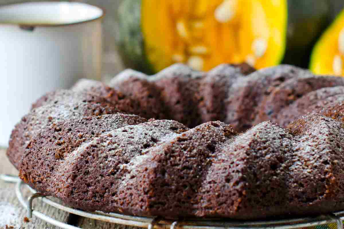 Ho aperto una zucca enorme e ho usato metà della polpa per sfornare un dolce buonissimo