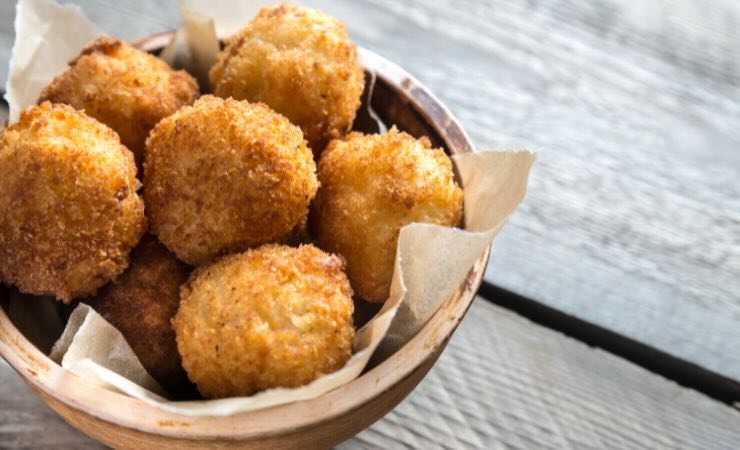 Come friggere gli arancini senza errori 