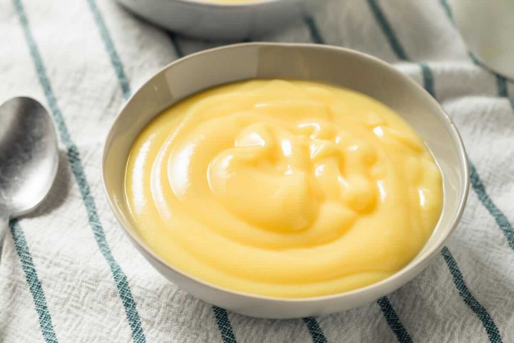 crema pasticcera per il dolcetto facile e veloce di oggi