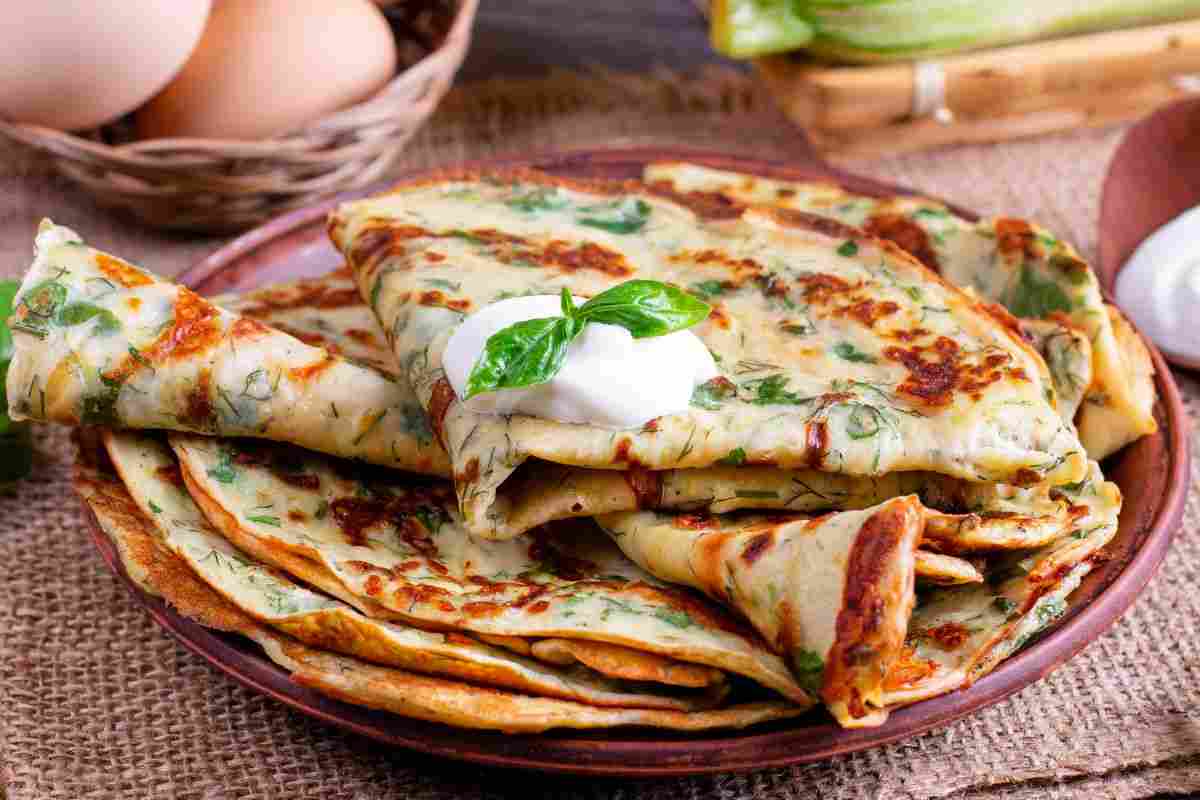 piatto con crepes di zucchine