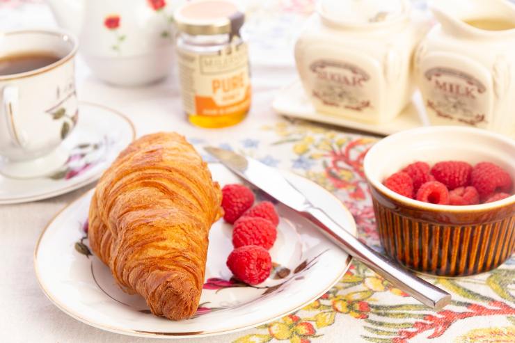 la colazione si fa a cena