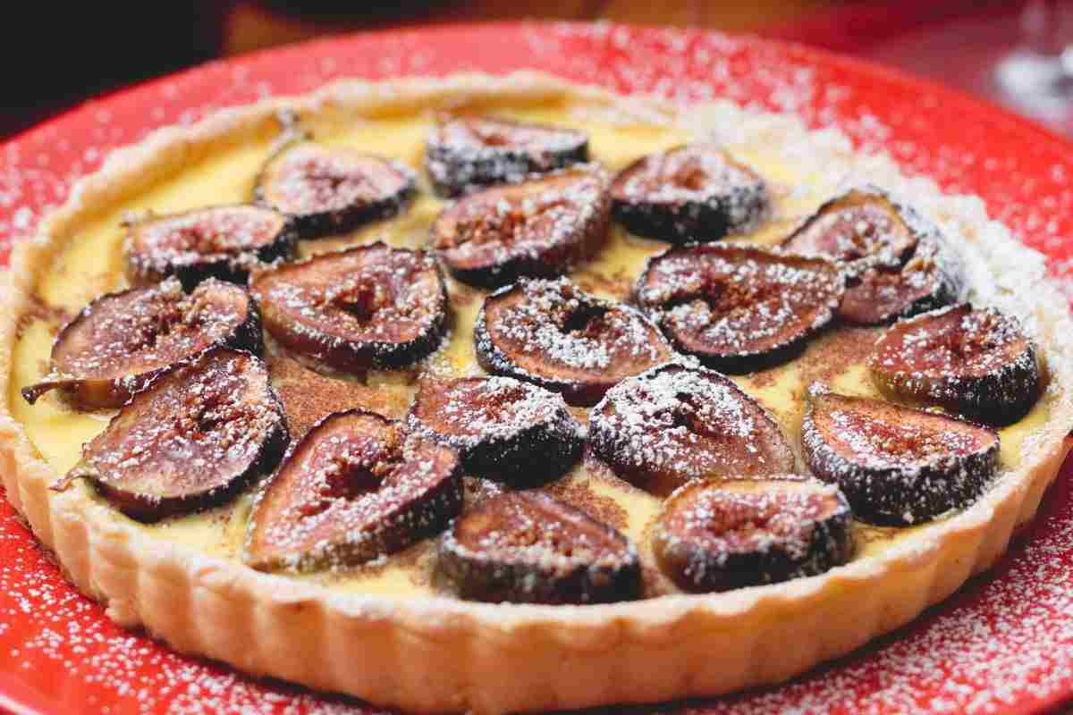 Adesso è proprio il momento per preparare la crostata fichi e ricotta: il freddo così diventa molto più goloso