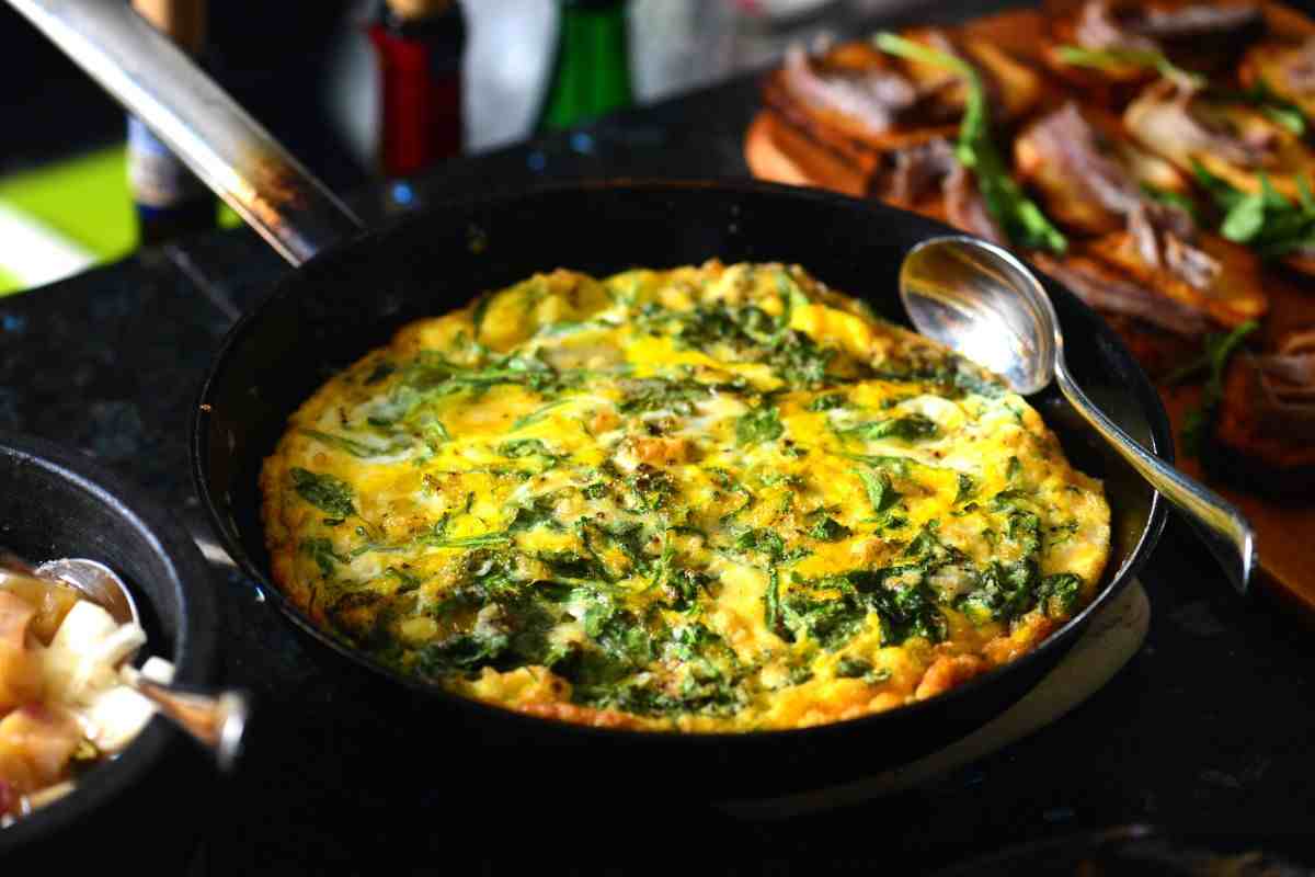 ricetta frittata pasta al pesto