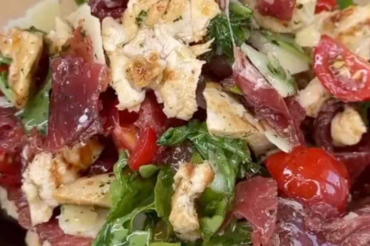 Cremina nell'insalata di pollo