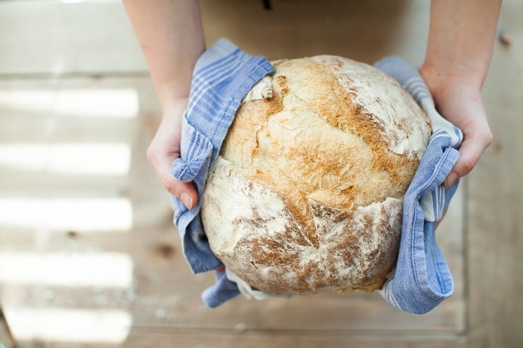 Pane avvolto in un canovaccio