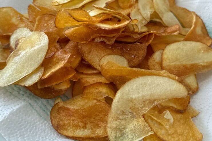 La ricetta di Anna Moroni delle patatine chips fritte