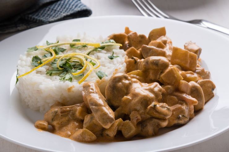 pollo Stroganoff in padella