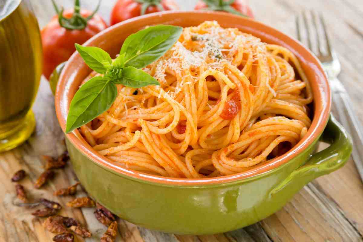 spaghetti al pomodoro ricetta