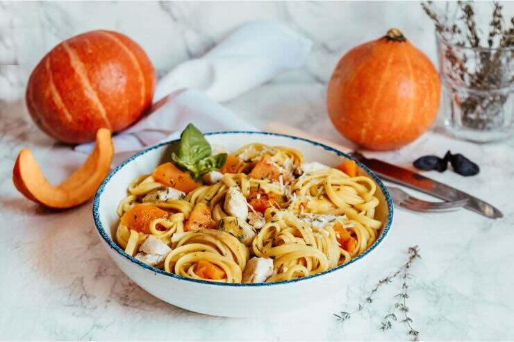 Come preparare gli spaghetti al ragù di zucca