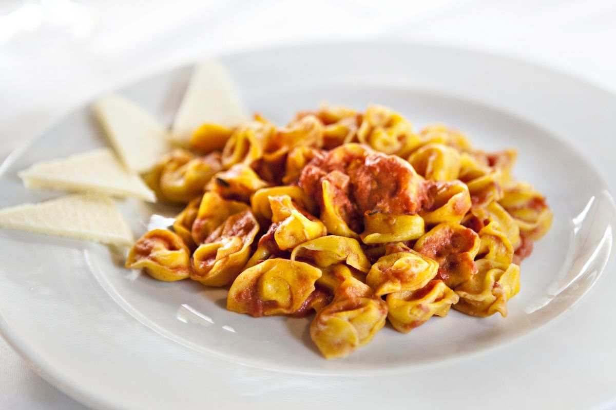 ricetta tortellini ragù vegetariano