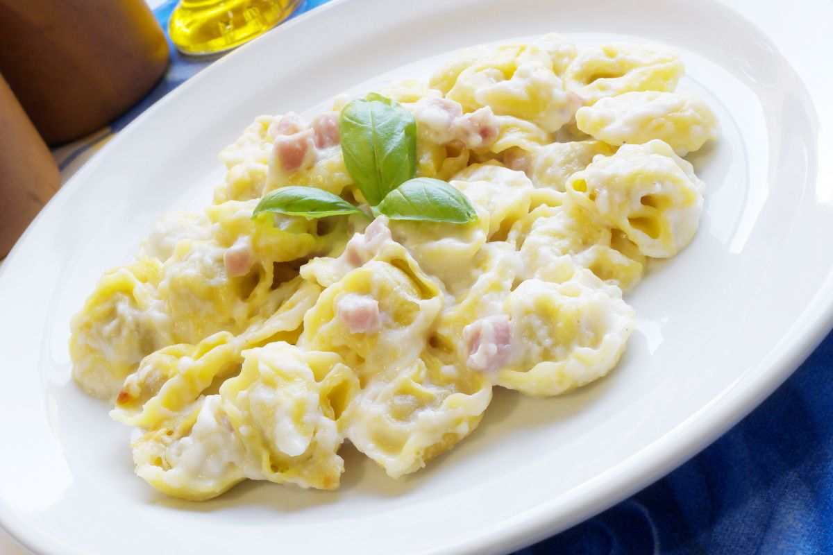 ricetta tortellini panna prosciutto