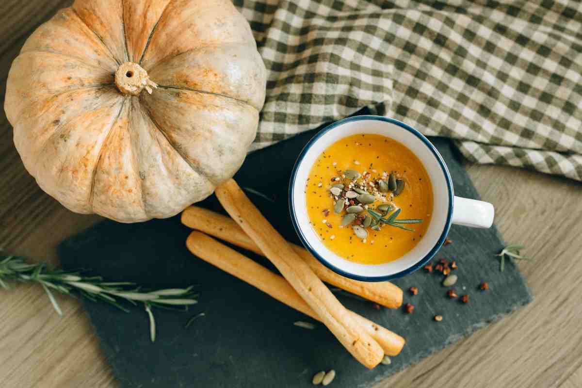 ricetta zuppa di zucca e fagioli