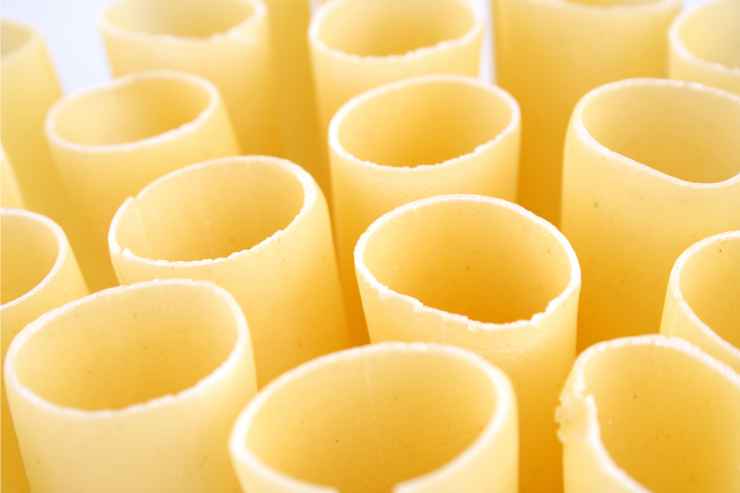 Cannelloni secchi in verticale