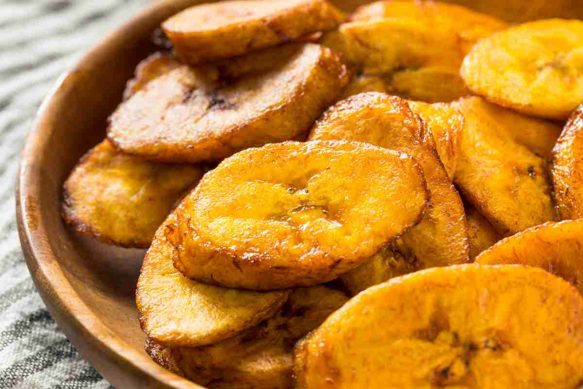 Platano fritto, l’antipasto insolito e sfizioso che ti fa sentire ai Caraibi è pronto in 5 minuti