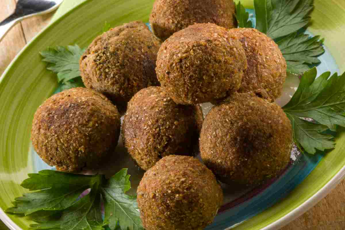 Polpette vegane con meno di 1,50 euro: da buttare in padella all’ultimo minuto