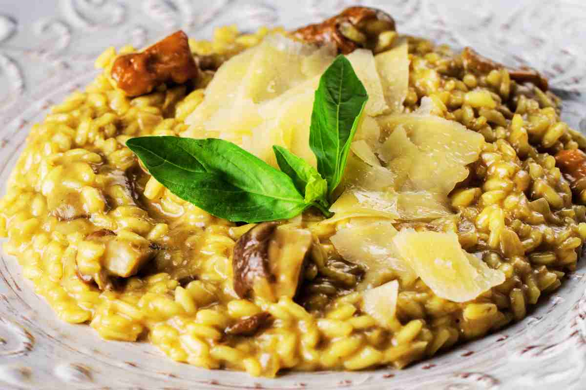 Risotto ai funghi porcini con scaglie di parmigiano