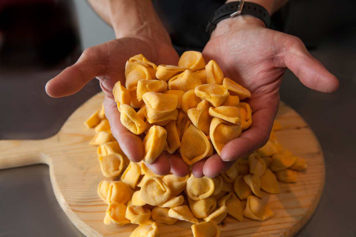 Non comprarli più, i tortellini te li faccio fare a casa in modo furbo e semplicissimo: ascolta i consigli dell’esperta