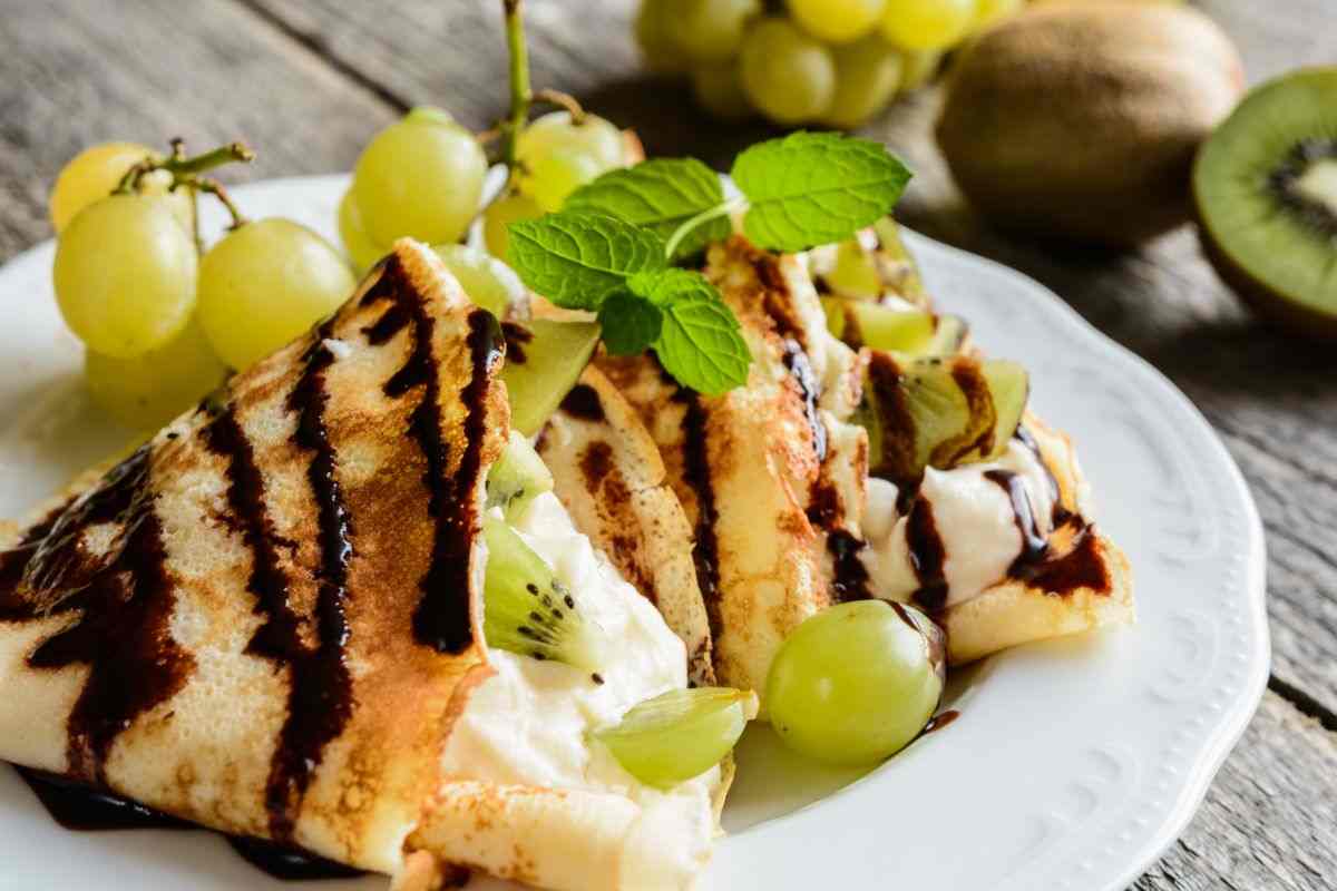 crepes con uva, kiwi e mascarpone