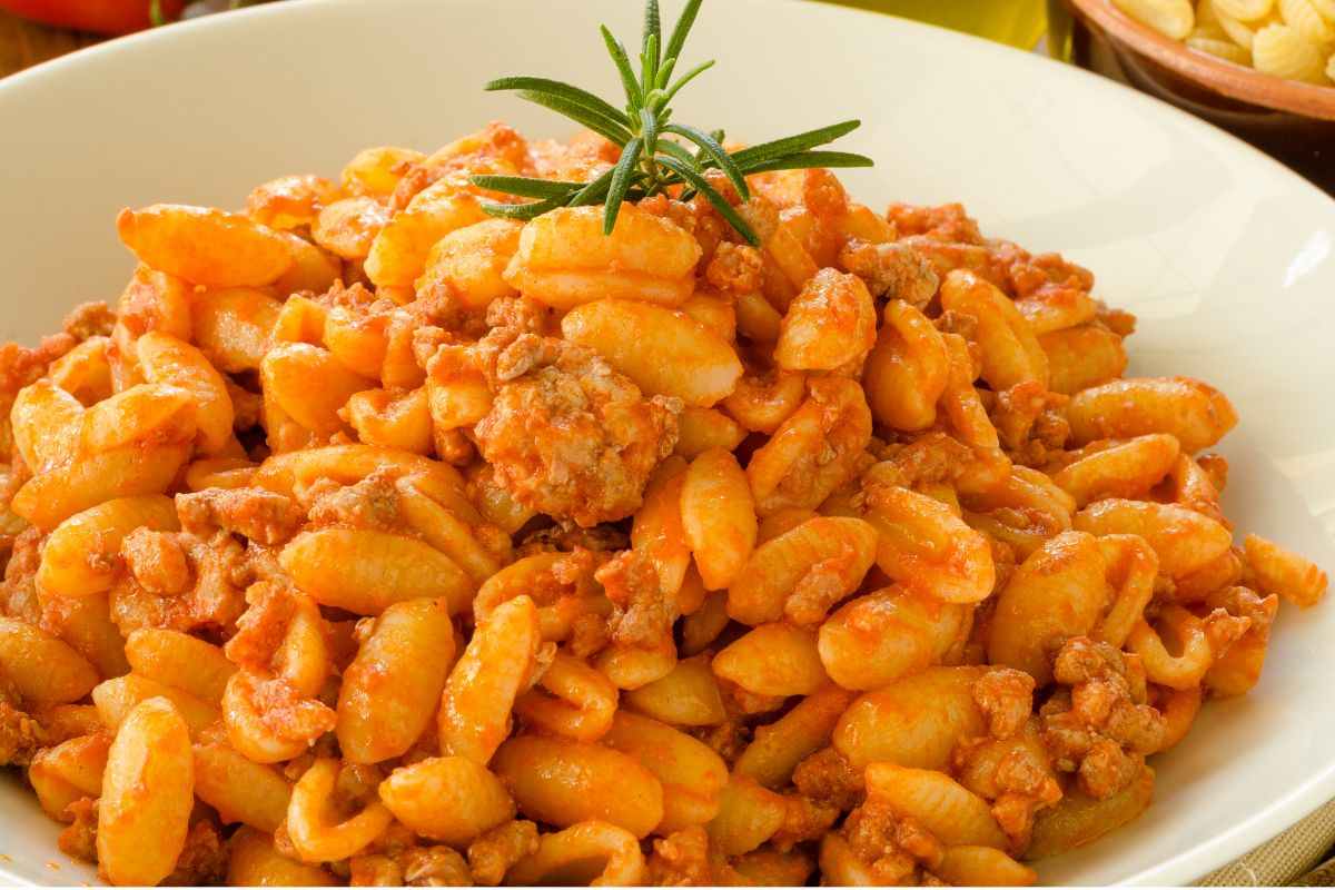 piatto di gnocchetti sardi con ragù di salsiccia