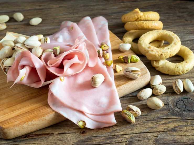 pasta mortadella e pistacchi