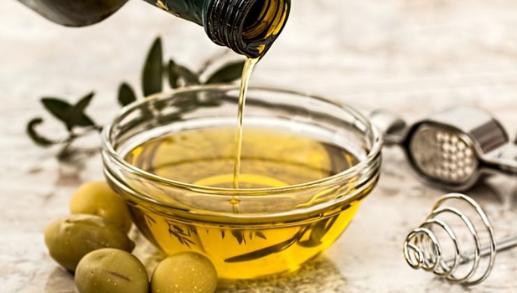 Perché conservare l'olio nell'oliera è un errore