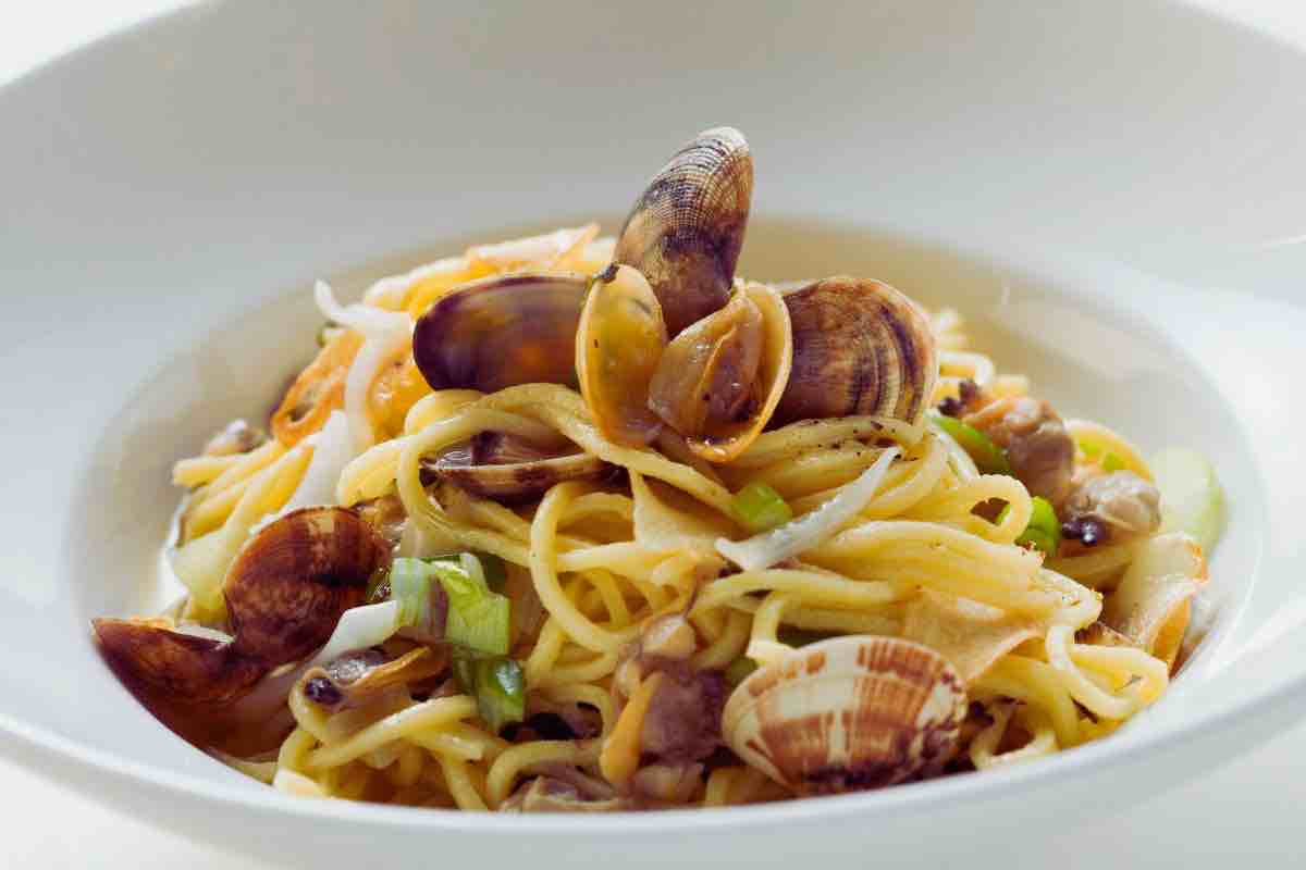 Spaghetti alle vongole segreto per un piatto a regola d'arte 