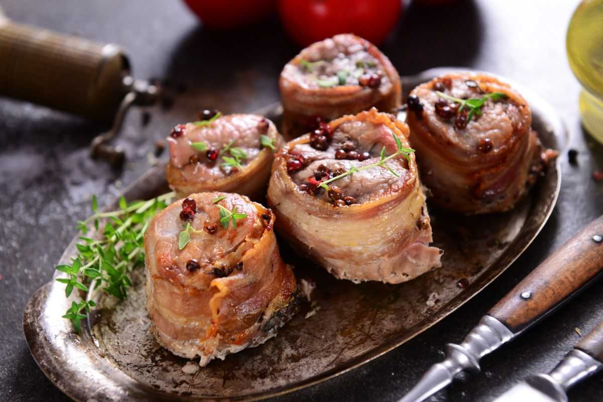 Rotolini di filetto di maiale filanti e sfiziosi, la ricetta per una cena veloce