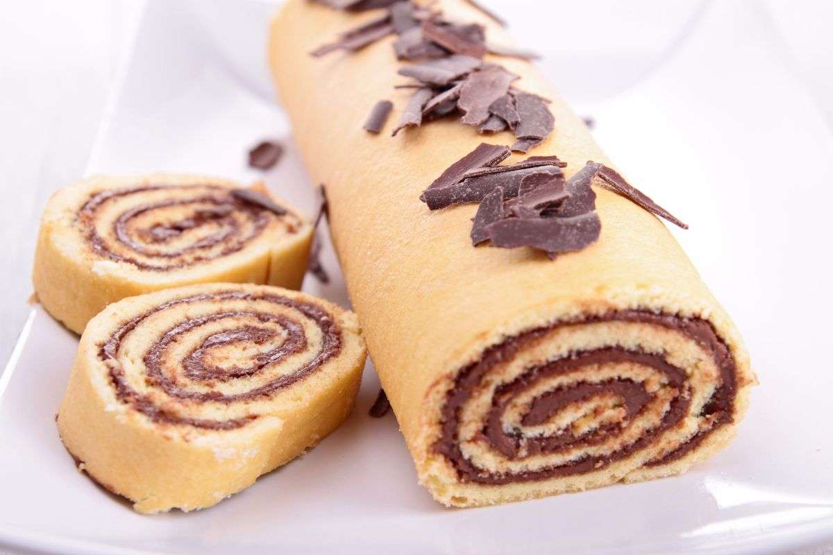 Ci ho messo solo 10 minuti a fare questo rotolo panna e Nutella: i miei bambini hanno fatto i salti di gioia