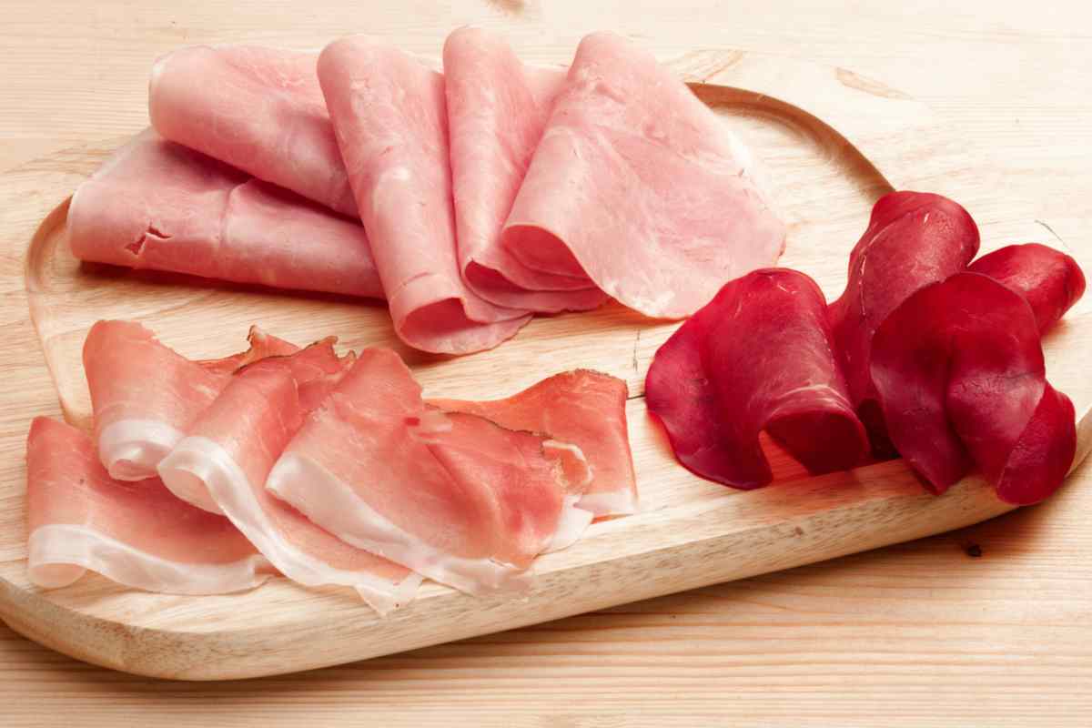 Come conservare i salumi in frigo