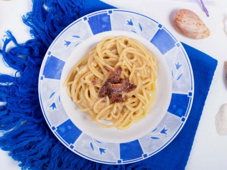 spaghetti burro e alici primo piatto veloce