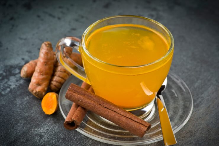 Ingredienti e preparazione tisana alla curcuma