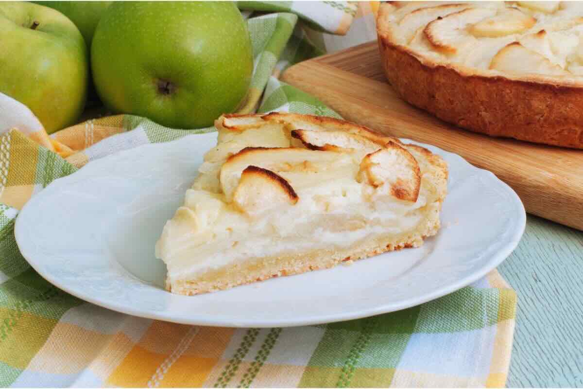 Altro che torta semplice, io alle mele faccio la torta budino: cremosissima da far venire l’acquolina in bocca