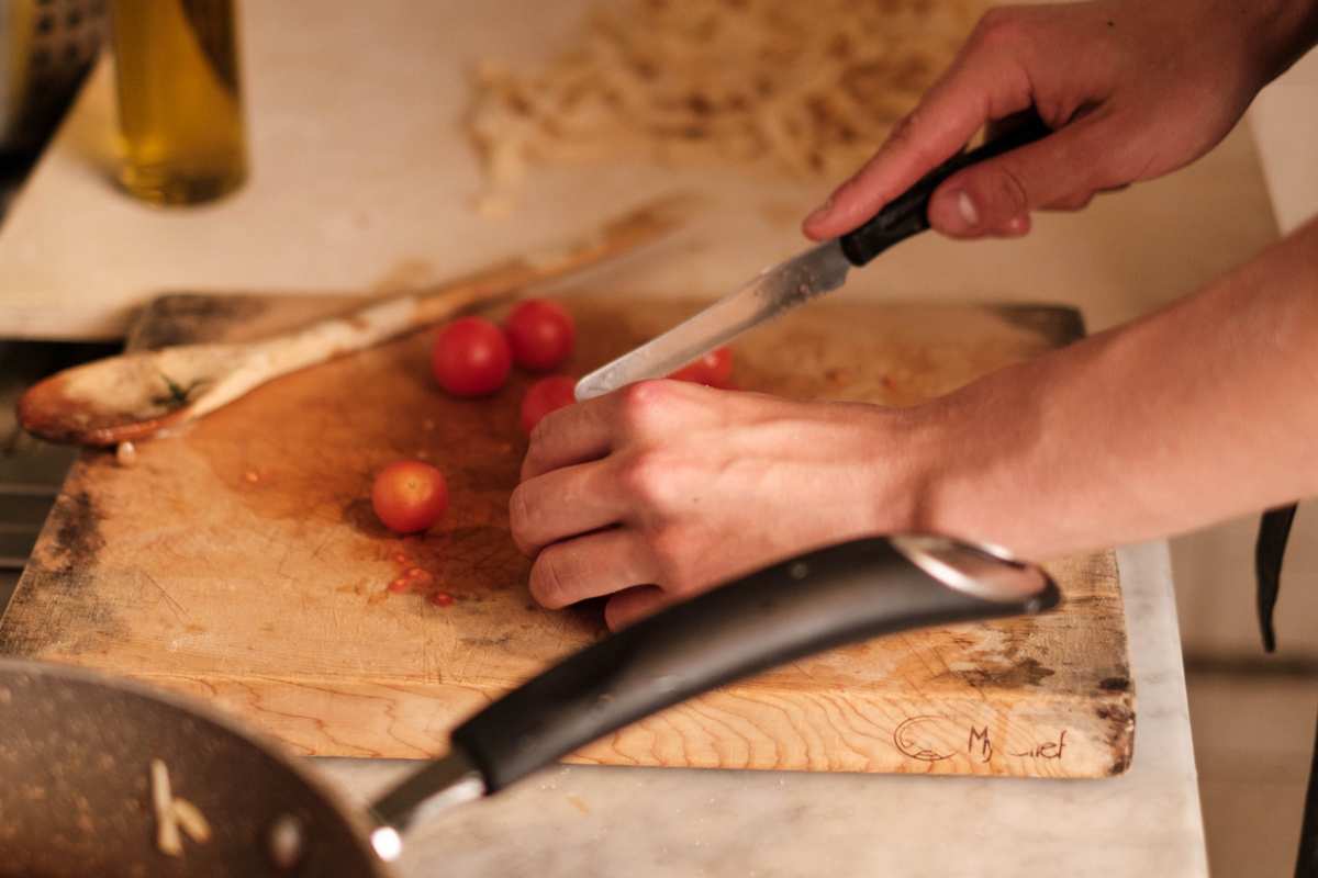 Pulire il tagliere di legno in modo efficace