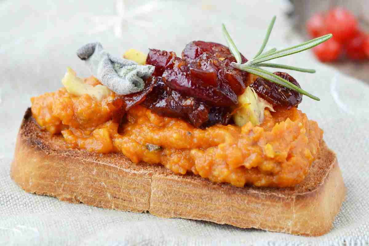 Bruschetta con crema di zucca e noci